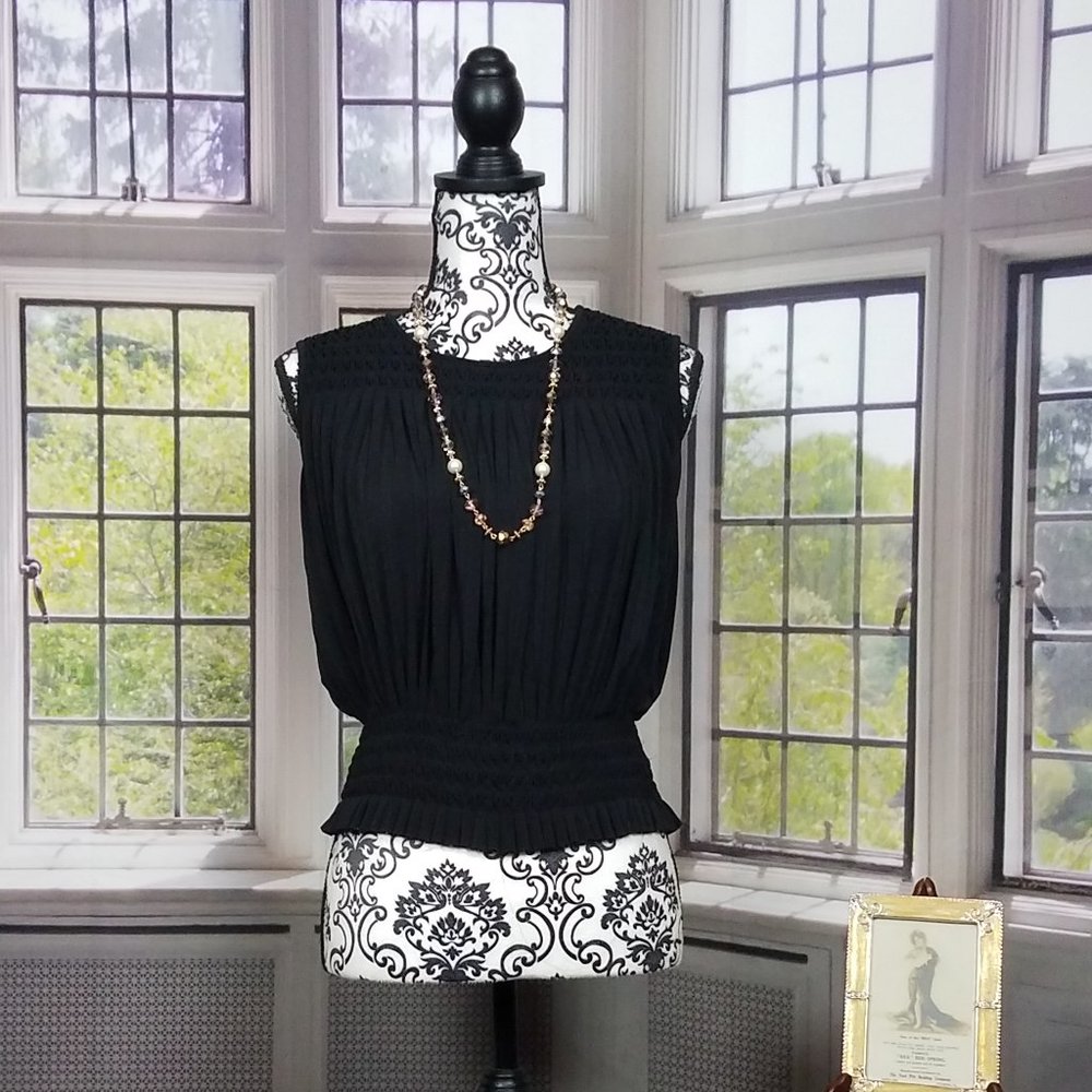 DKNY SLEEVELESS, GATHERED TOP WITH BANDED WAISTBAND (S)